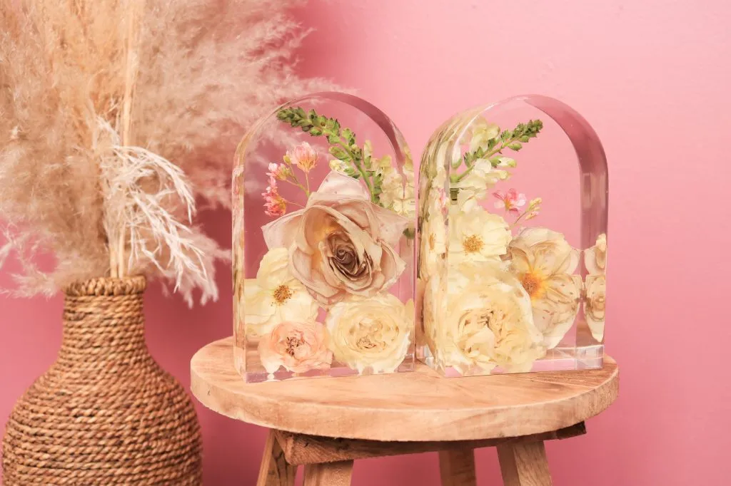 Flowers Preserved in Small Arch Shape